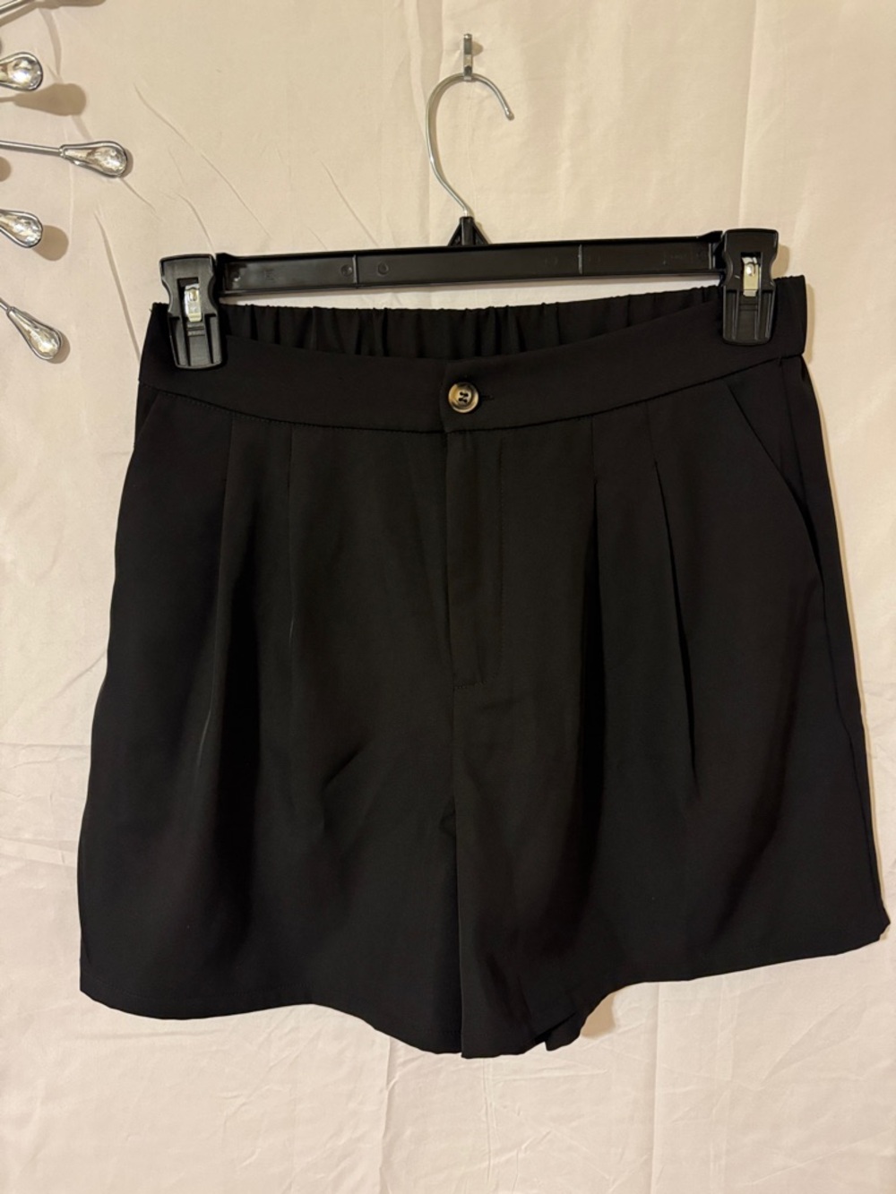 Black Women's Pleated Dressy Shorts Pockets & Elastic Waist in Back Large NWT - Picture 11 of 12